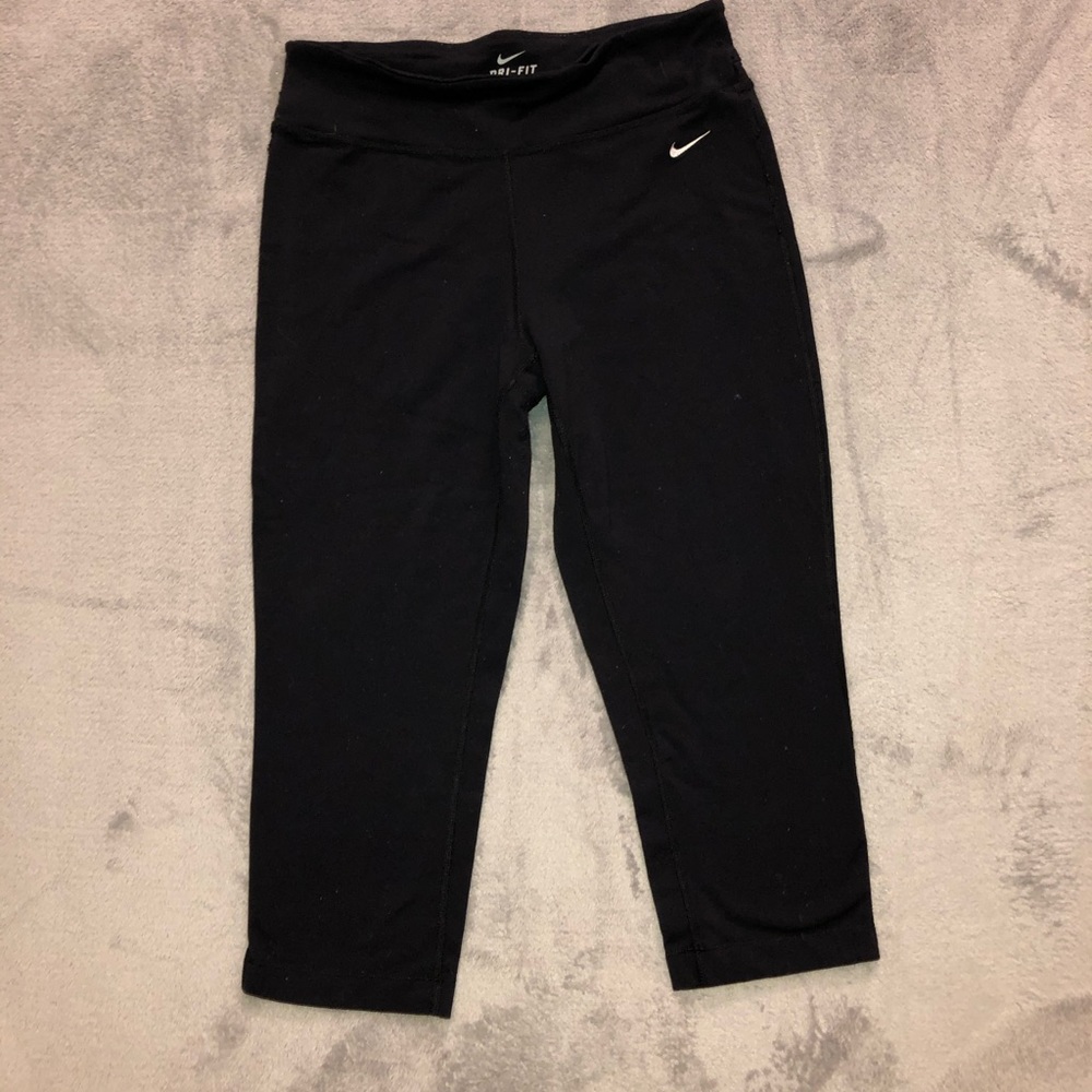 Cropped Nike dri-fit leggings!